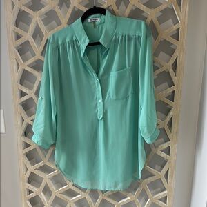 Xtaren Green Relaxed Blouse with Mandarin Collar